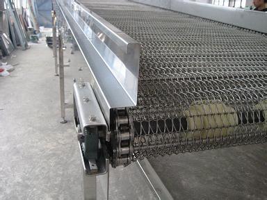 網(wǎng)帶輸送機(jī)大多應(yīng)用于溫差大、腐蝕性強(qiáng)、環(huán)境