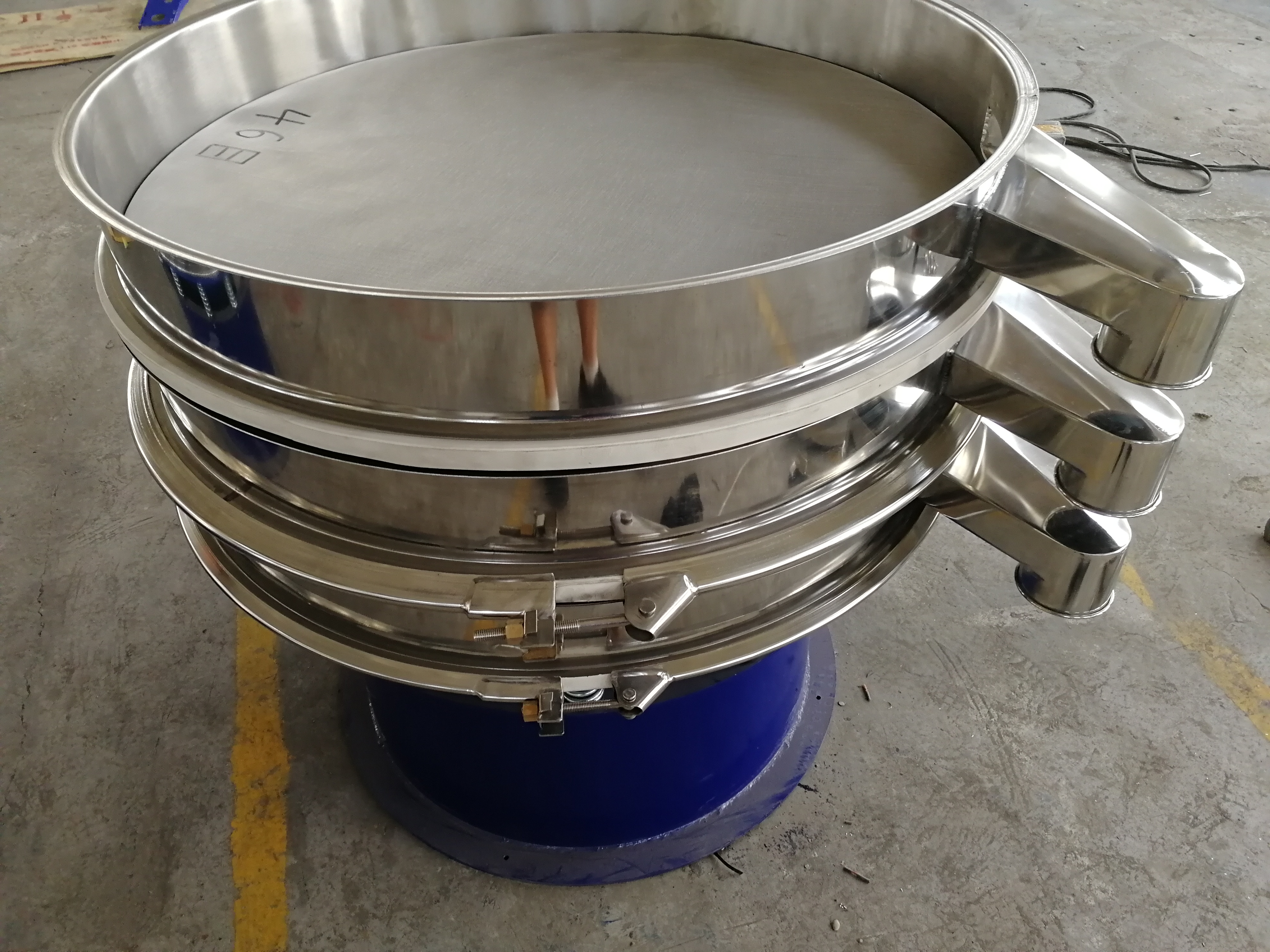 板栗噴水式三次元振動篩優勢特點(板栗里面水分大要怎么處理)